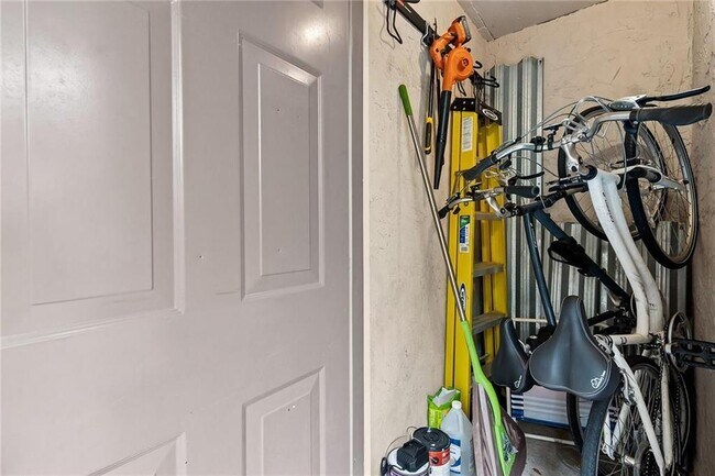 Building Photo - 247 City View Dr