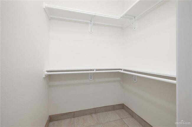 Building Photo - 2522 N Vly Cir