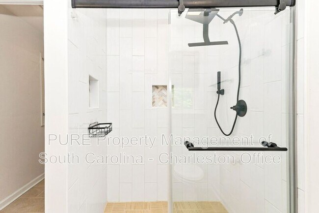 Building Photo - 154 Fox Chase Dr