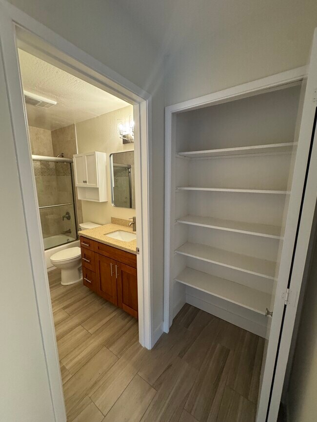 Building Photo - 1056 Grand-102