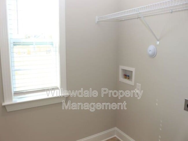 Building Photo - 1121 Matisse Dr