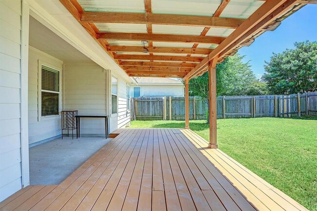 Building Photo - 207 Tolcarne Dr