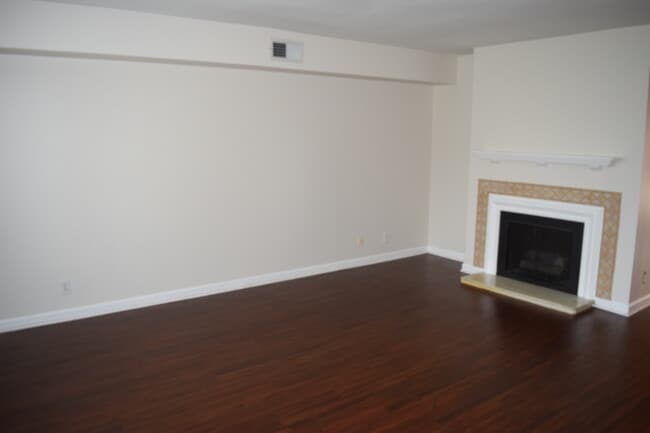 Building Photo - Updated photos coming soon…Great 2 Bedroom 1 1/2 Bath Townhome Now Available in River Plantation!