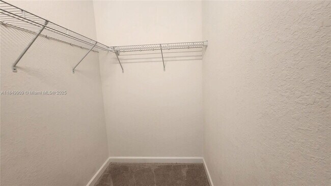 Building Photo - 2645 SE 24th Ct