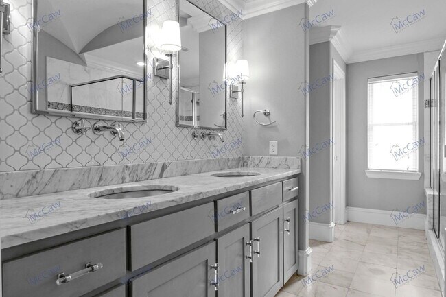 Building Photo - 857 N Glasgow Dr