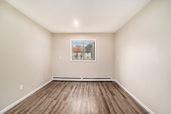 Building Photo - Newly remodeled 1 bedroom 1 bathroom - Ask about our Security Deposit Alternative!