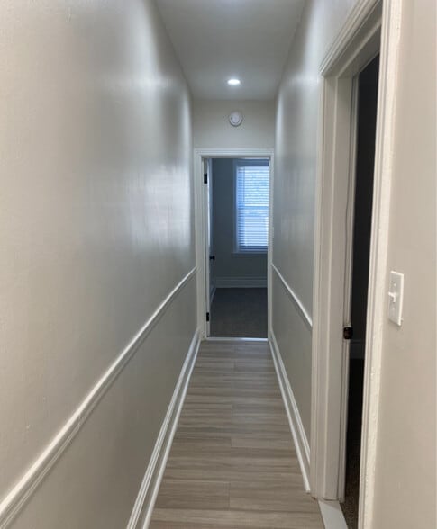 Building Photo - 1370 Gillingham St