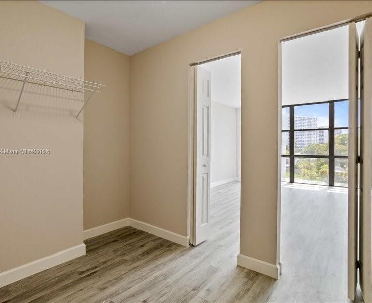 Building Photo - 800 Parkview Dr