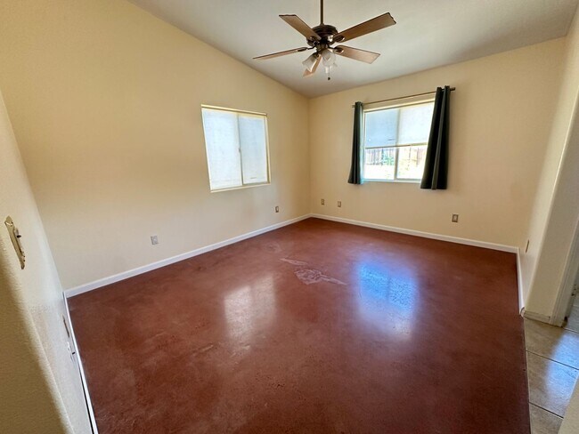 Building Photo - *$100.00 off 1st months Rent Move in Special!*Open Concept 3 Bedroom 2 Bath Home