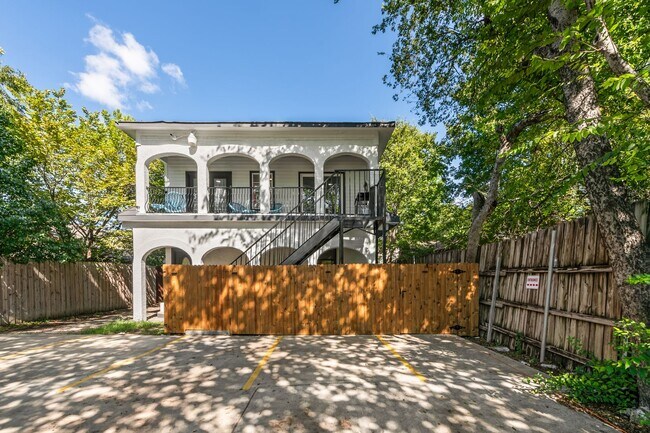 Building Photo - 5624 Eastside Ave