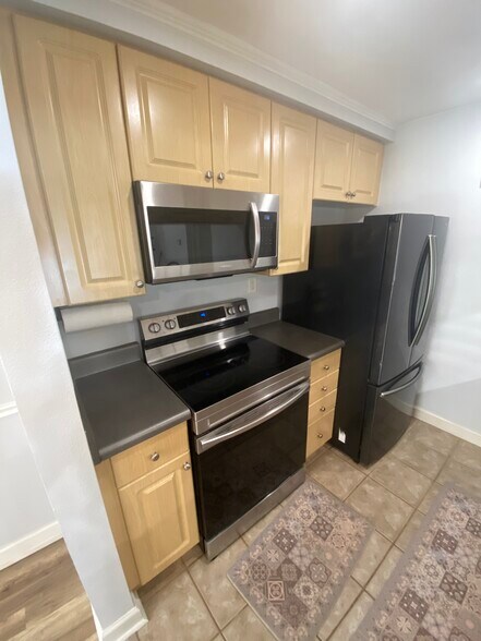 Stainless Appliances - 107 S Obrien St