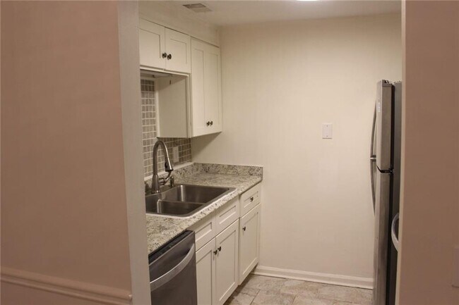 Building Photo - 115 Plantation Dr