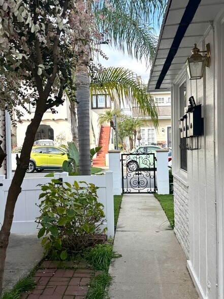 Exit - 150 Pomona Ave