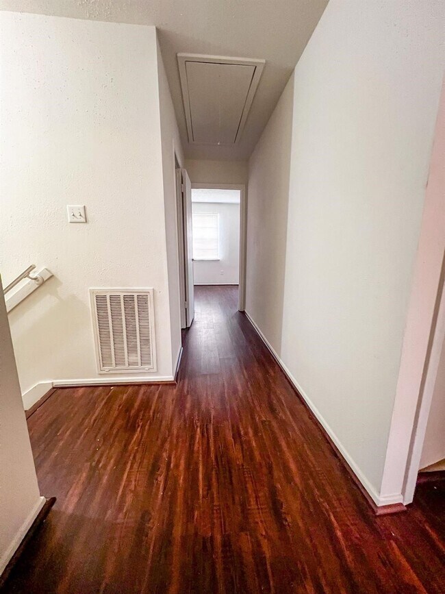 Building Photo - 12933 High Star Dr