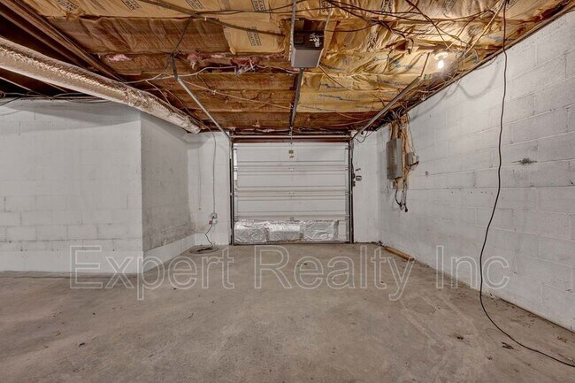 Building Photo - 2249 4th Pl Cir NE