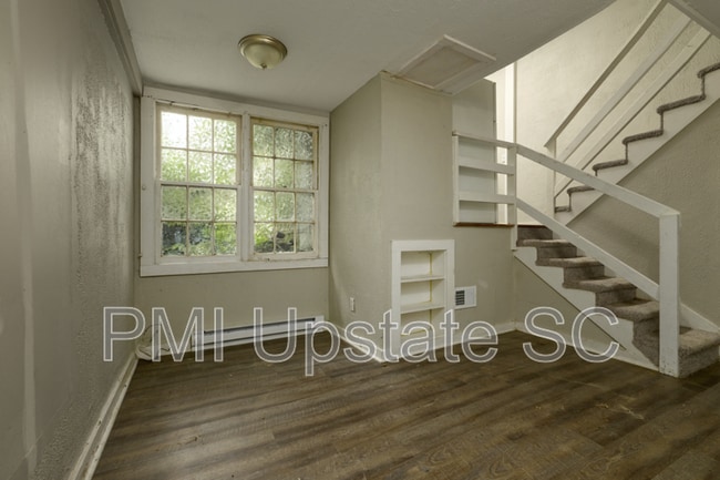 Building Photo - 181 N Fairview Ave