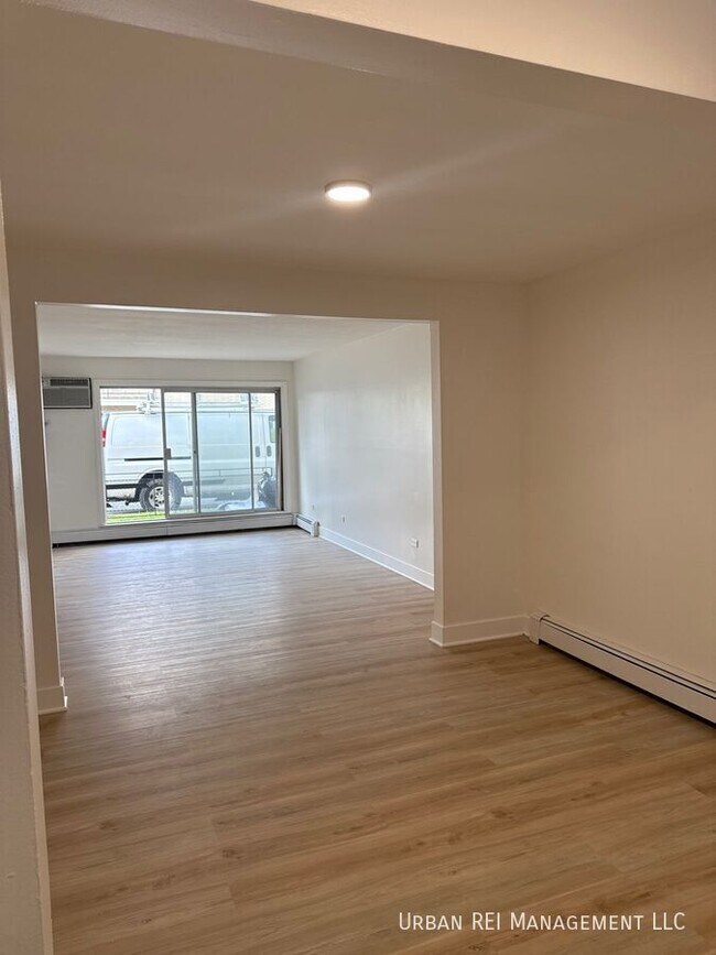 Building Photo - 17385 70th Ave