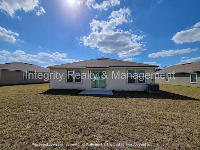 Building Photo - Newer 4 Br, 2 Bath home