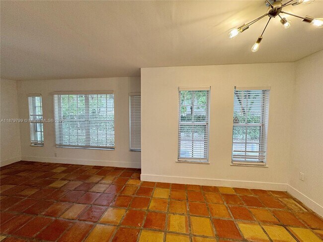 Building Photo - 2918 Bird Ave