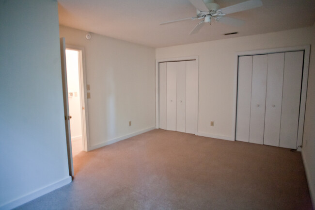 Building Photo - Super cute house in Carrboro!