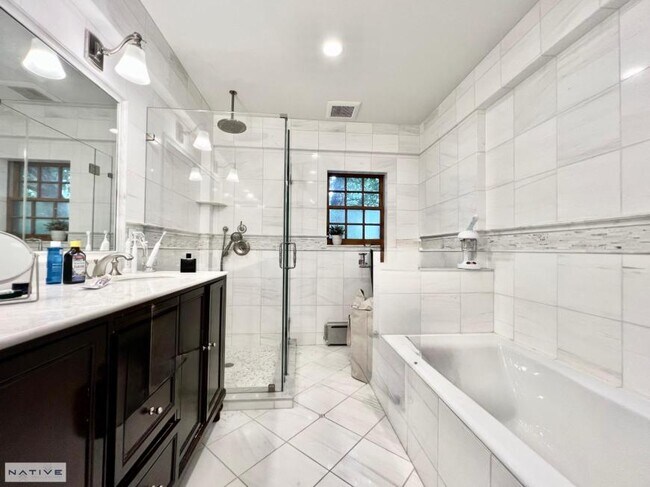 Building Photo - 3 bedroom in Brooklyn NY 11222