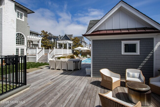 Building Photo - 207 Monmouth Ave