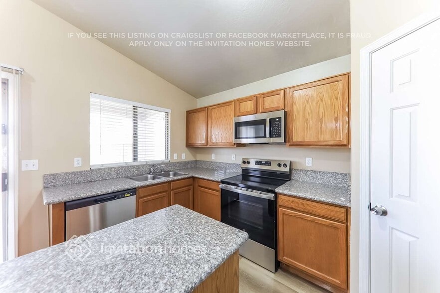 Building Photo - 20850 N 7th Pl