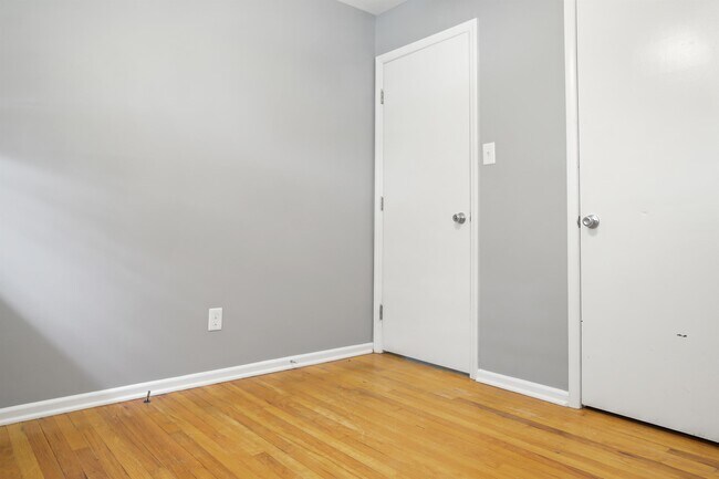 Building Photo - 819 Hadley Rd