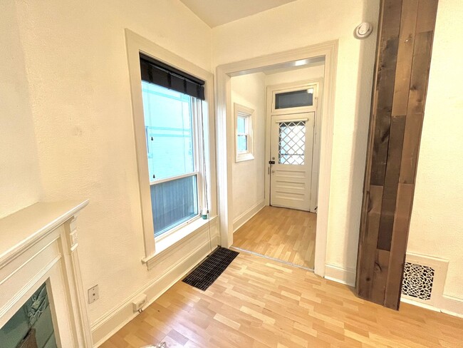 Building Photo - $1000 off Move in Special - Charming 2 bed 1 bath W/D in unit, free parking, renovated kitchen, f...