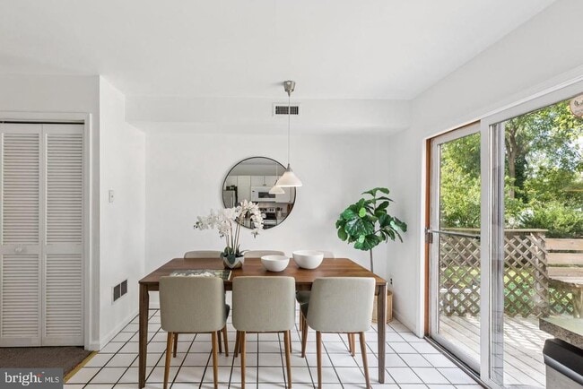 Building Photo - 218 Rector St