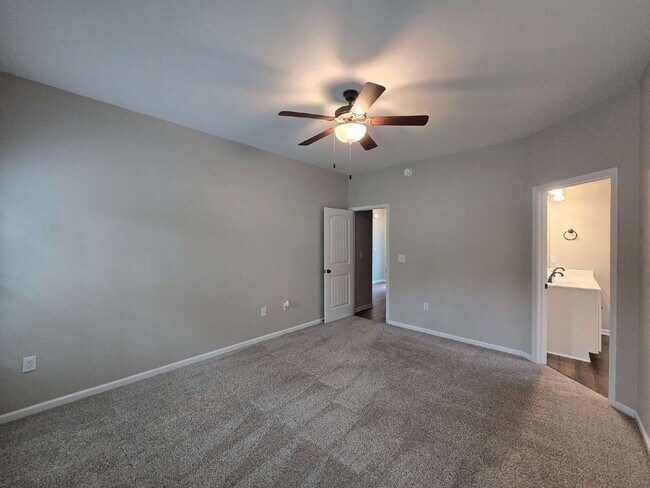 Building Photo - Beautiful 3-Bedroom Home with Bonus Room, Modern Finishes & a Huge Fenced Backyard