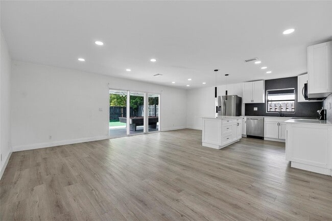 Building Photo - 2416 NW 98th Ln