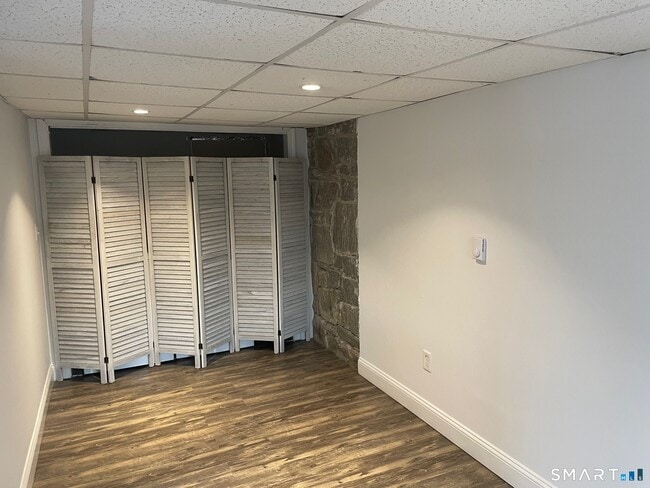 Building Photo - 377 Horse Pond Rd