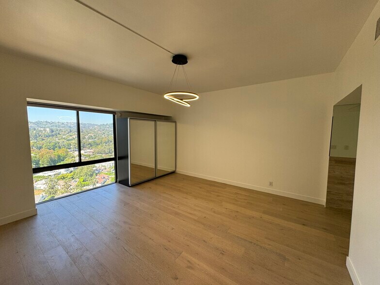 Building Photo - 10445 Wilshire Blvd