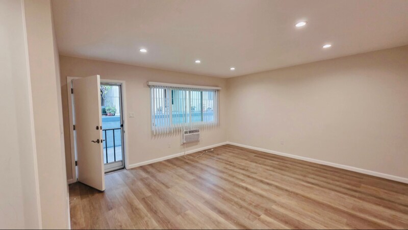 Primary Photo - 138 N Belmont St