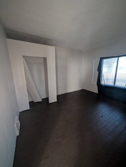 Building Photo - 2116 W Garden St