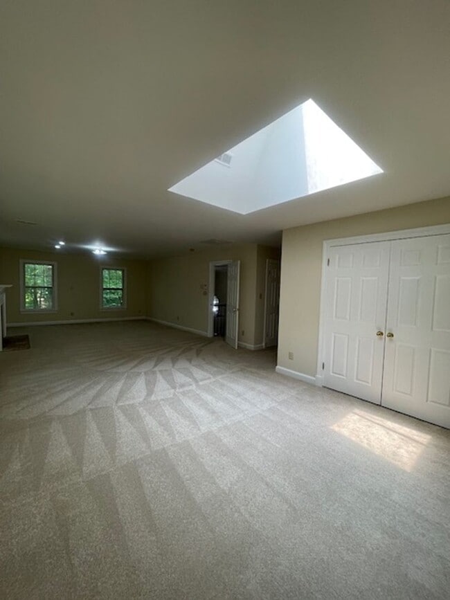 Building Photo - Spacious SF home in Potomac