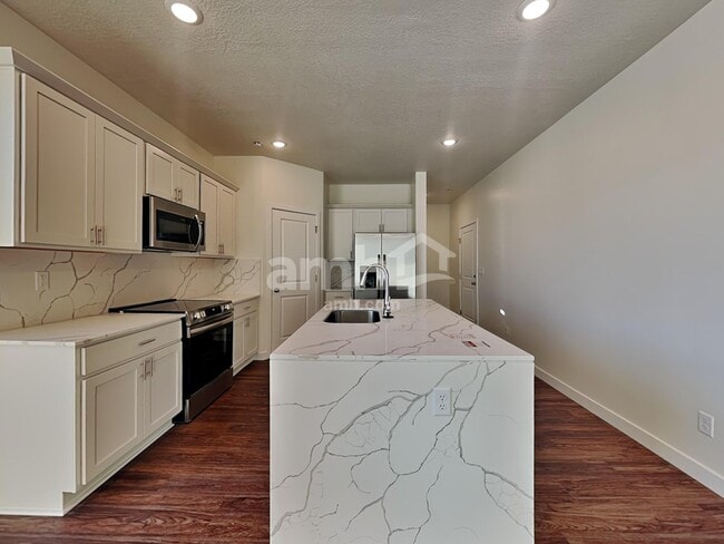 Building Photo - 8967 S John Annie Ln