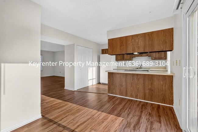 Building Photo - Charming 2-Bedroom Condo Available for Rent in Saint Peters!