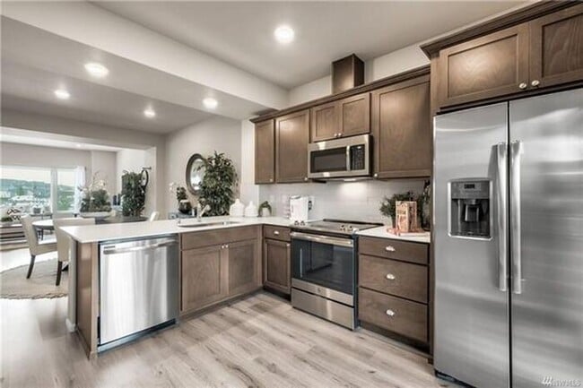 Building Photo - Sunrise TOWN HOME 2BDR 2.5BATH W/ 2 CAR GA...