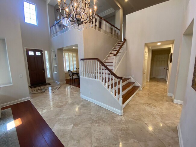 Building Photo - Luxurious 4 Bedroom Fullerton House For Re...
