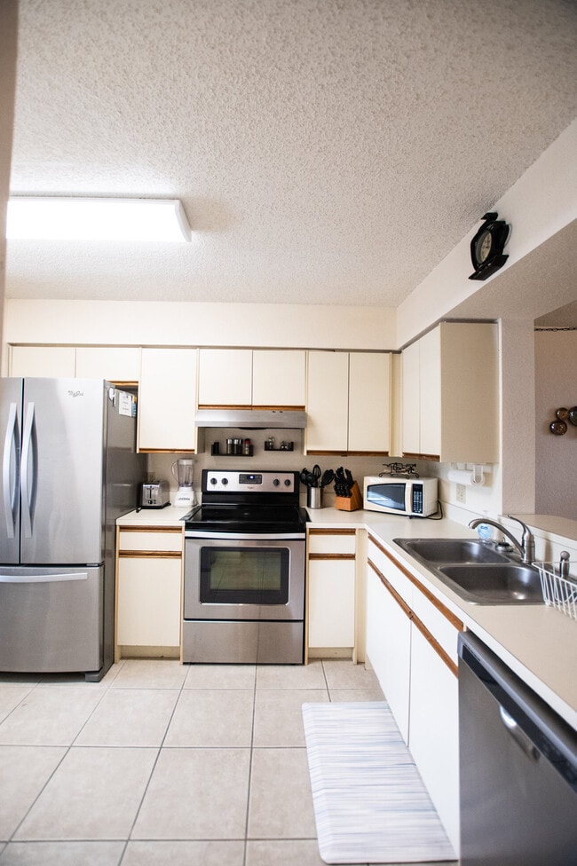 Building Photo - 1000 Cove Cay Dr