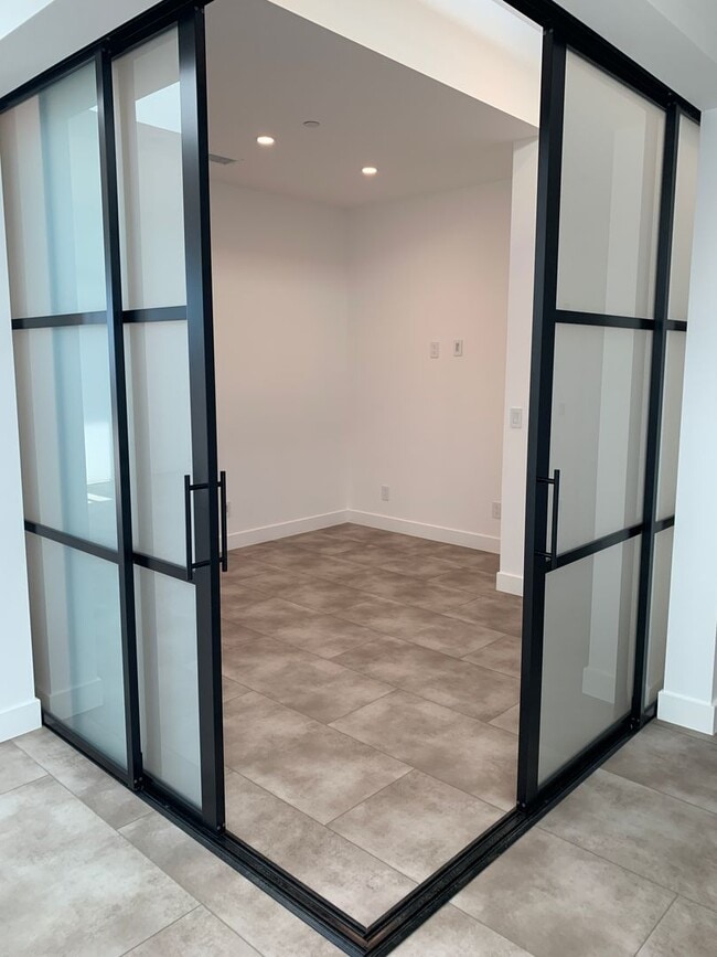 Building Photo - Clear Point Home - Ventura- Ocean Views - 4+3.5