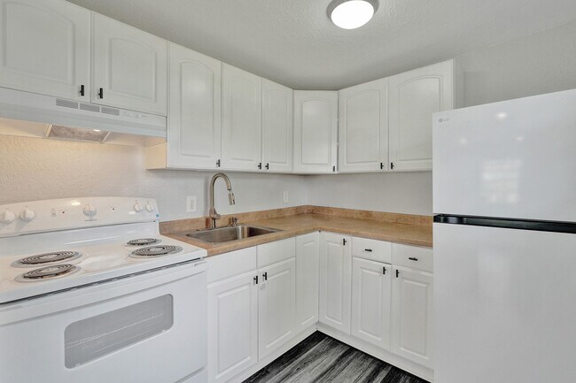 Building Photo - 234 NE 14th Ave