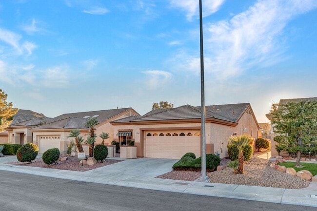 Building Photo - Beautiful Single-Story Home on the Golf Course in Sun City MacDonald Ranch (55+ Community)