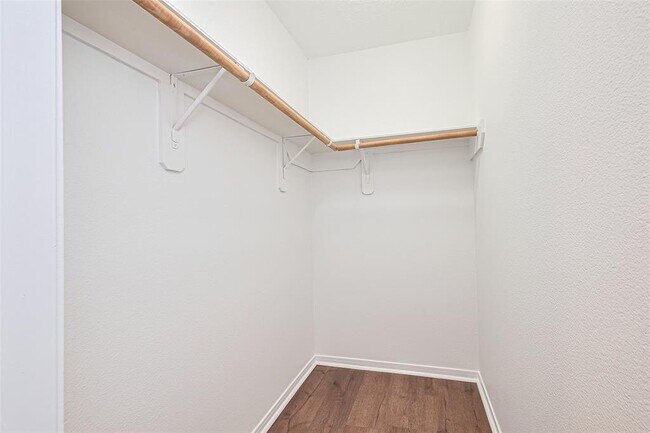 Building Photo - 12230 Hawthorne Hill Cir
