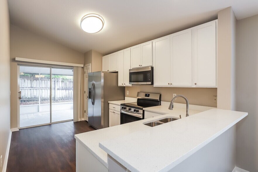 Building Photo - 748 Cape Cod Cir