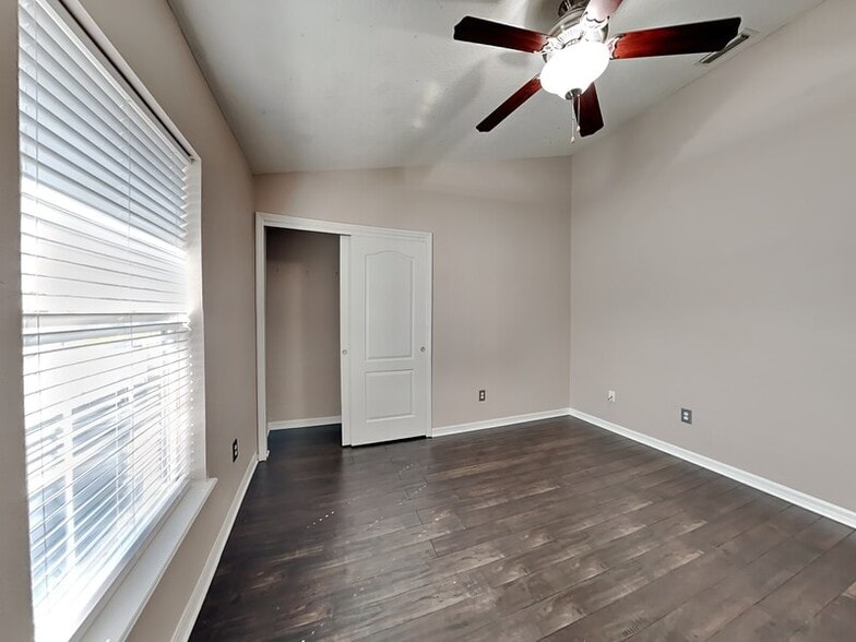 Building Photo - 524 Quail View Ct