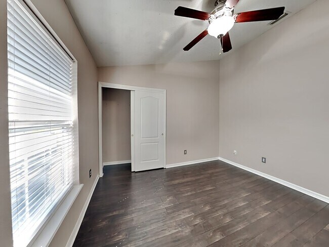 Building Photo - 524 Quail View Ct