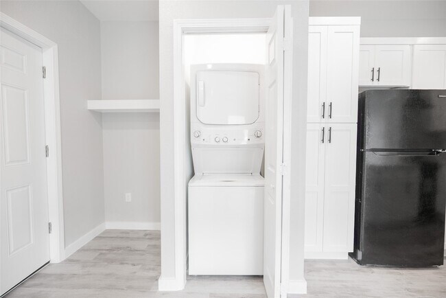 Building Photo - 2101 Reinke Rd